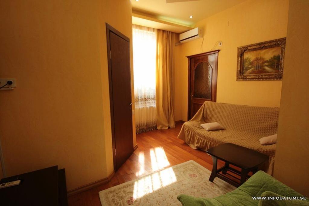 Hotel Black Sea House Batoumi Extérieur photo